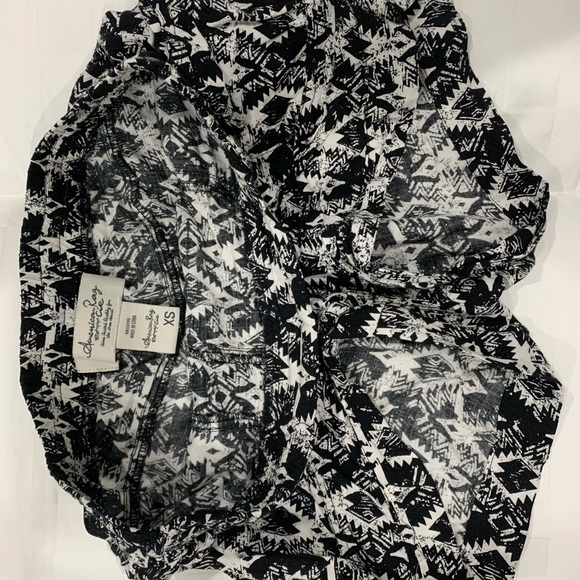 Draw string black + white high waisted shorts - Picture 3 of 3